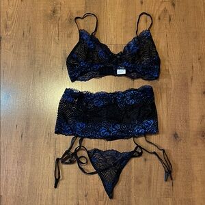 Brand new Love or Lust Lace Lingerie Set in Black and Blue